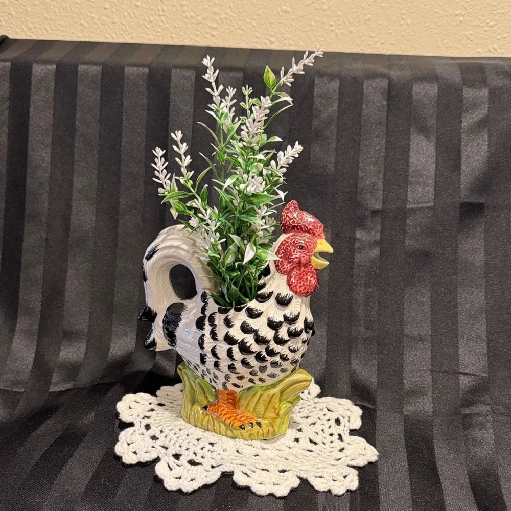 Realistic Looking Vintage Ceramic Rooster Creamer or Planter - Picture 4 of 16